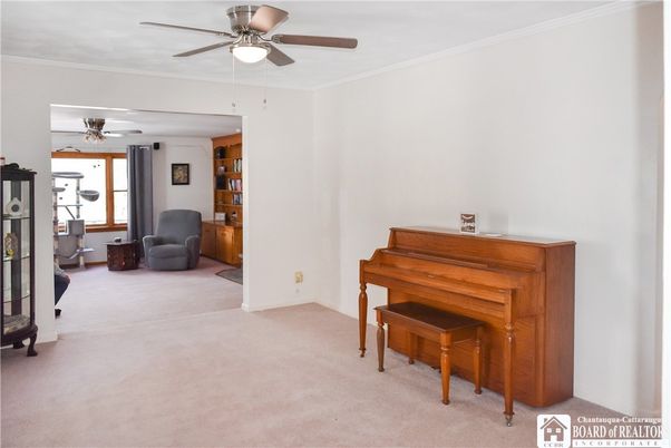 Interior, Piano