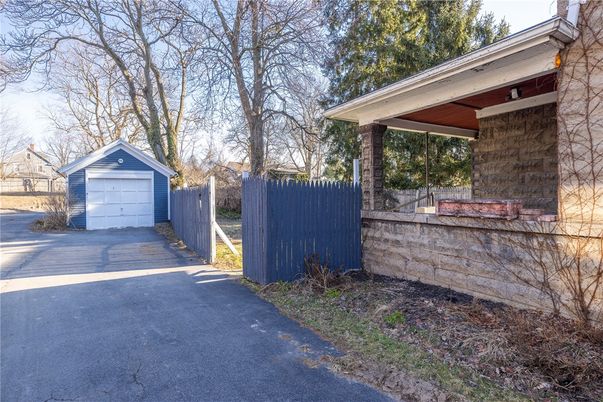 Detached Garage, Exterior
