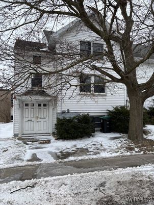 Attached, Exterior, Facade, Split Level