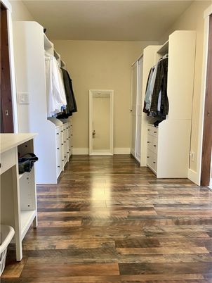 Interior, Walk-in Closets, Wood Texture Flooring