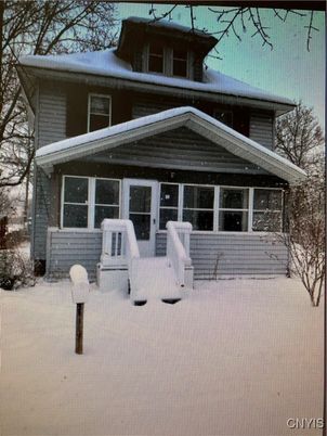 Exterior, Facade, American Foursquare