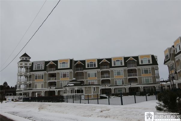 Exterior, Facade, Rowhouse