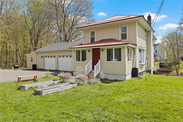 Attached, Exterior, Facade, American Foursquare