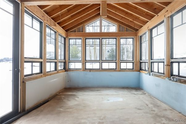 Empty room, Interior, Wooden Beams, Wooden Ceilings
