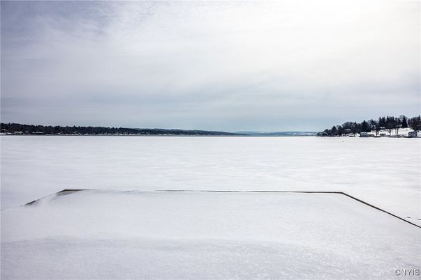 Exterior, Lake
