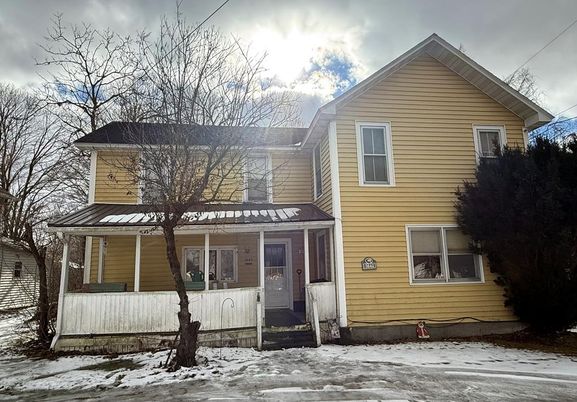 Exterior, Facade, Queen Anne Victorian