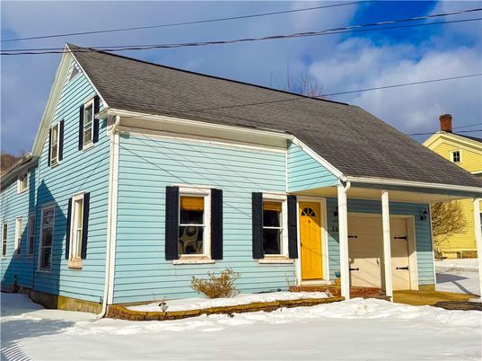 Exterior, Facade, Cape Cod