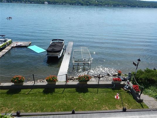 Exterior, Lake