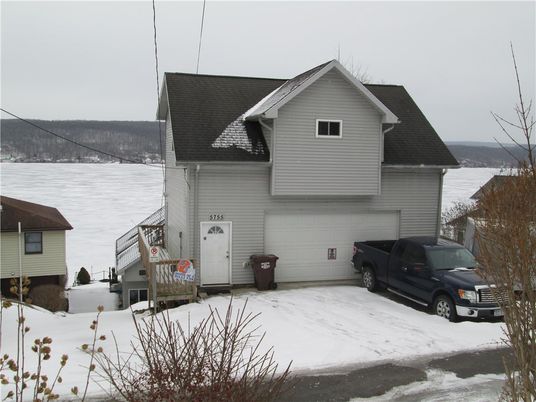 Attached, Exterior, Facade, Cape Cod