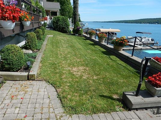 Exterior, Lake