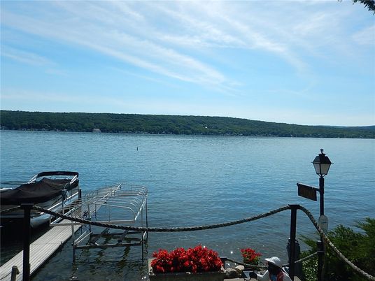 Exterior, Lake