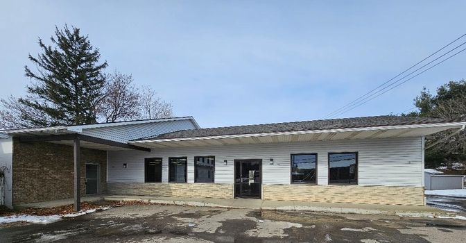 Exterior, Facade, Brick Facade, Ranch
