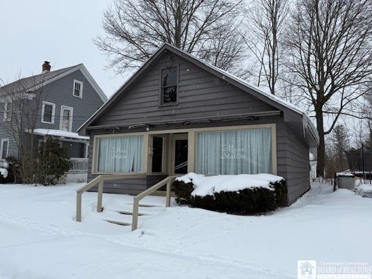 Exterior, Facade, American Craftsman