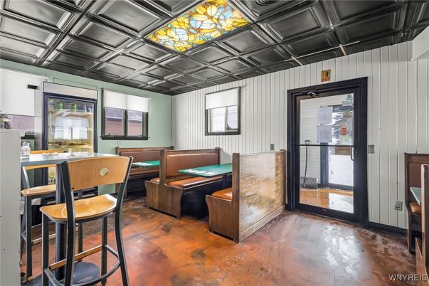 Game Room, Interior