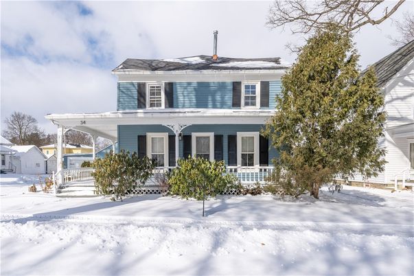 Exterior, Facade, American Foursquare
