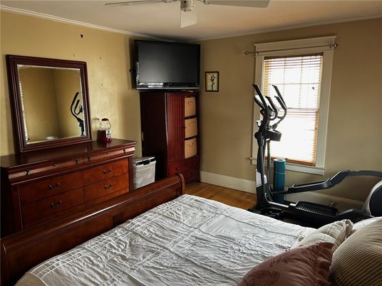 Bedroom, Fitness Equipment, Interior, Wood Texture Flooring