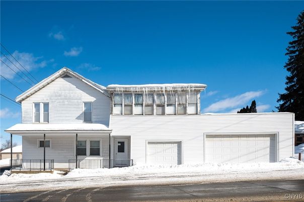 Attached, Exterior, Facade, Farmhouse