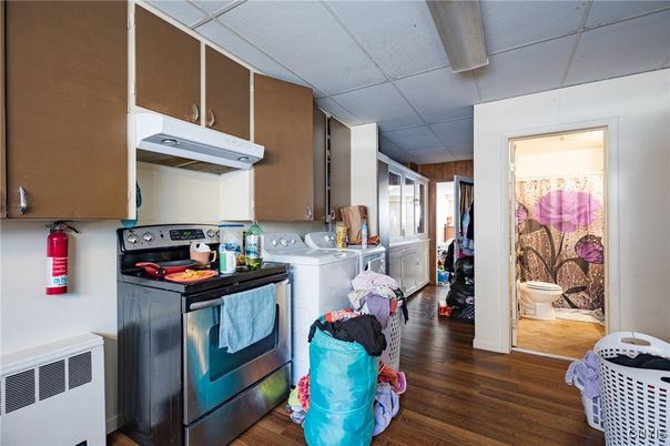 Interior, Washer, Wood Texture Flooring