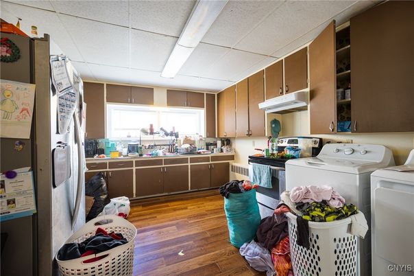 Interior, Washer, Wood Texture Flooring