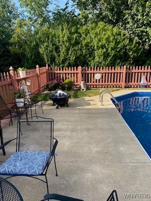 Exterior, Pool