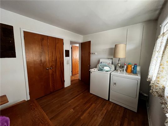 Interior, Utility Closets, Washer, Wood Texture Flooring