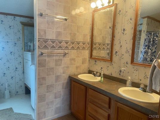 Bathroom, Dual Sink Vanities, Interior