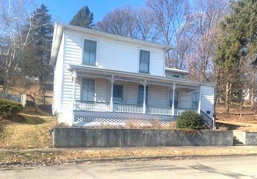 Exterior, Facade, American Foursquare