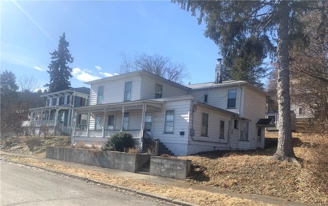 Exterior, Facade, Farmhouse