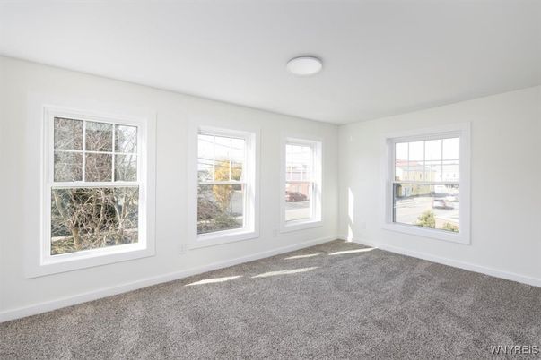 Empty room, Interior