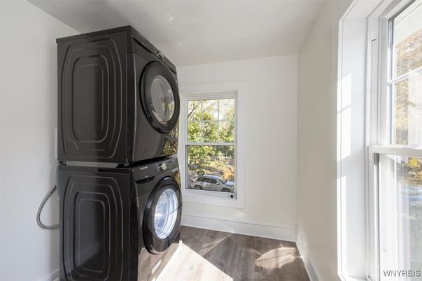 Interior, Utility Closets, Washer, Wood Texture Flooring