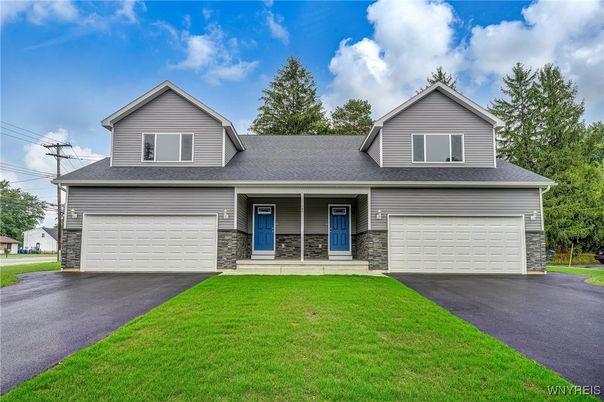 Attached, Exterior, Facade, Ranch
