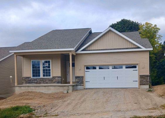 Attached, Exterior, Facade, Ranch