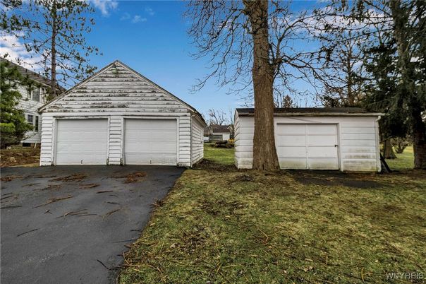 Detached Garage, Exterior