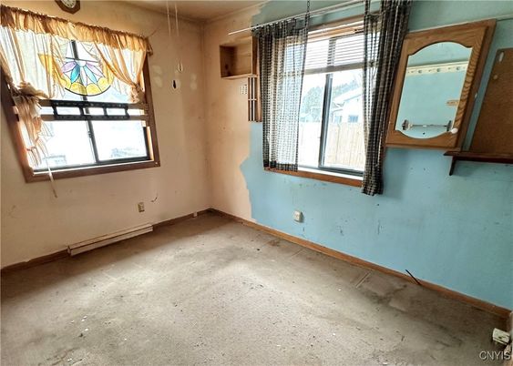 Empty room, Interior