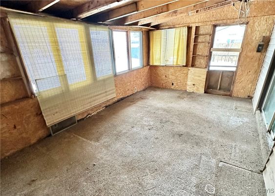 Empty room, Interior, Wooden Beams
