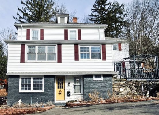 Exterior, Facade, American Foursquare