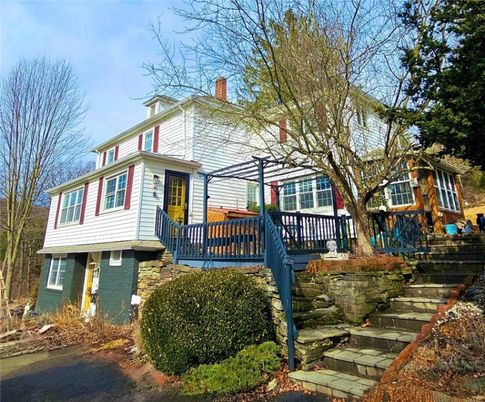 Exterior, Facade, Queen Anne Victorian