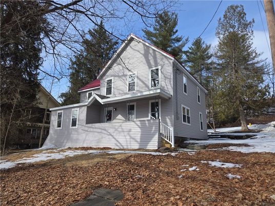 Exterior, Facade, Farmhouse