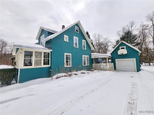 Attached, Exterior, Facade, Farmhouse