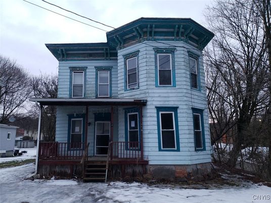 Exterior, Facade, American Foursquare