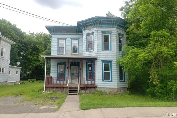 Exterior, Facade, American Foursquare