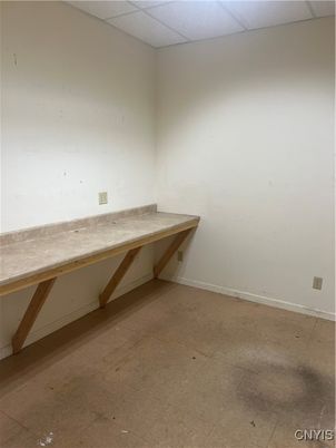 Empty room, Interior