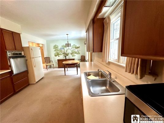 Dining room, Interior, Kitchen, Pendant Lights, Stainless Steel Appliances