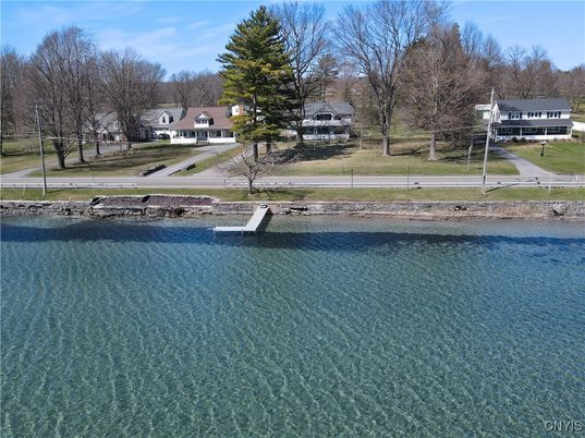 Exterior, Lake
