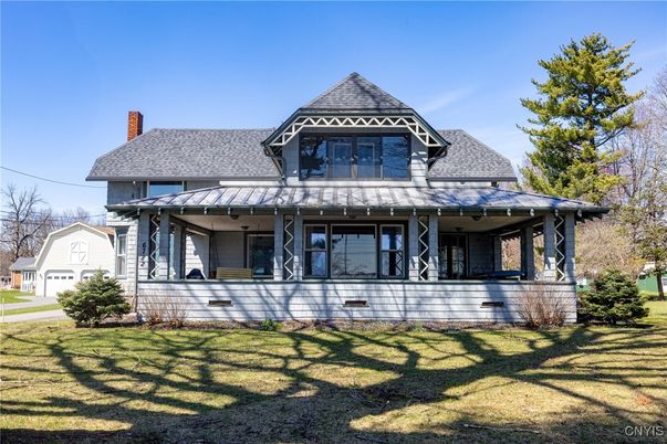 Exterior, Facade, Queen Anne Victorian