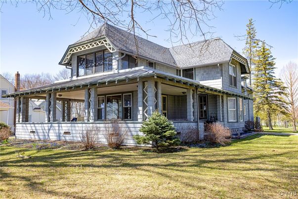 Exterior, Facade, Queen Anne Victorian