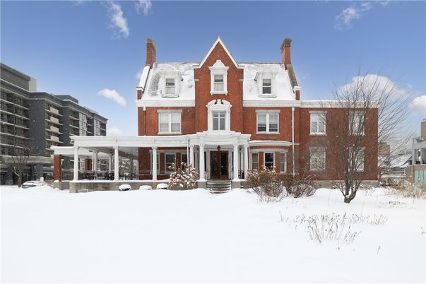 Exterior, Facade, Brick Facade, Georgian