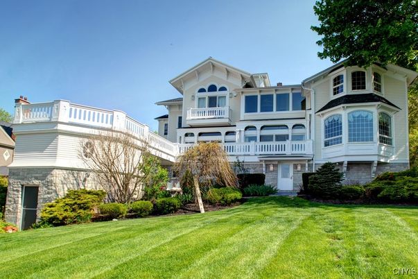 Backyard, Exterior, Facade, Queen Anne Victorian
