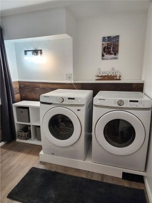 Interior, Washer, Wood Texture Flooring