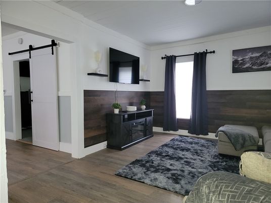 Interior, Recessed Lighting, Wood Texture Flooring